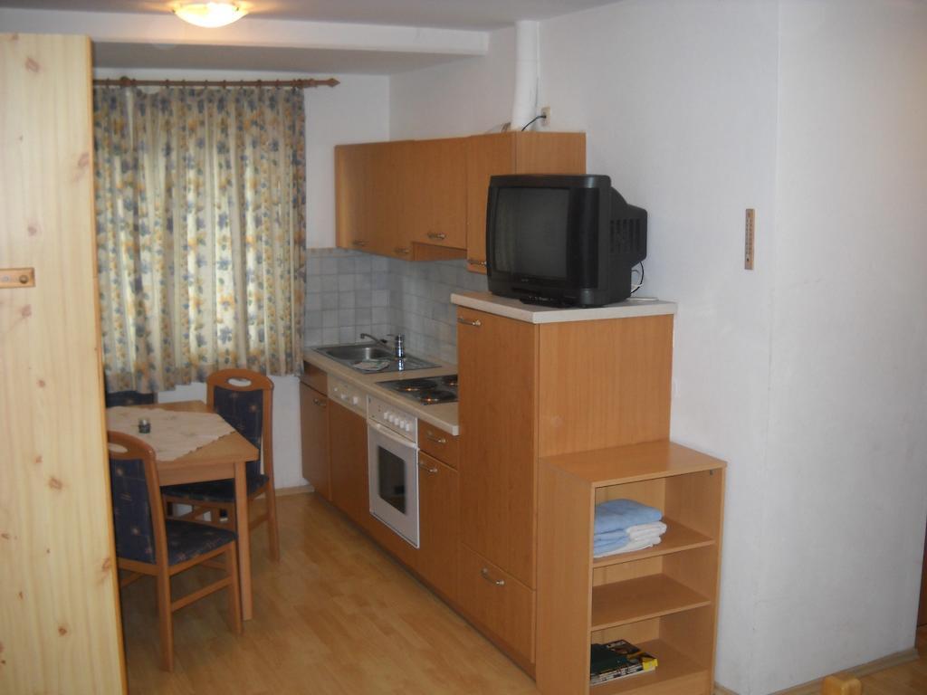 Golf & Ski Appartements Lesak Zell am See Room photo