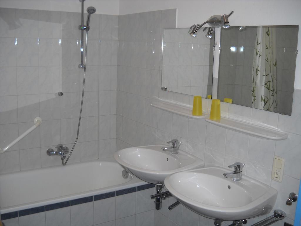 Golf & Ski Appartements Lesak Zell am See Room photo